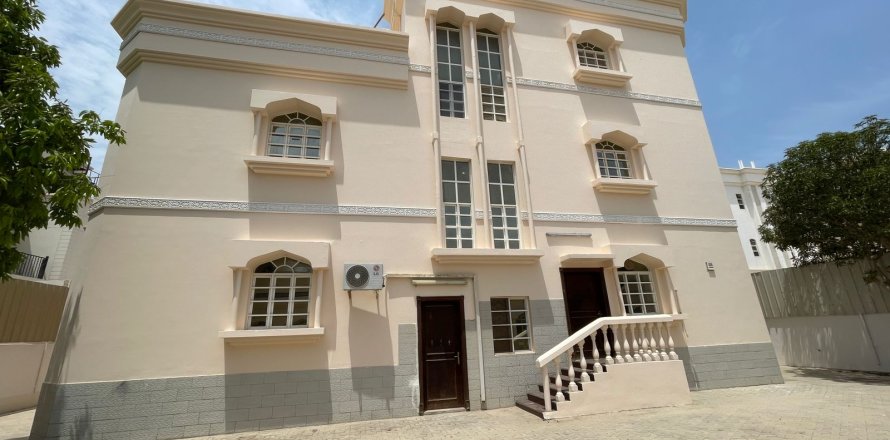 Villa Gemela de 6 dormitorios en Muscat, Oman No. 106899