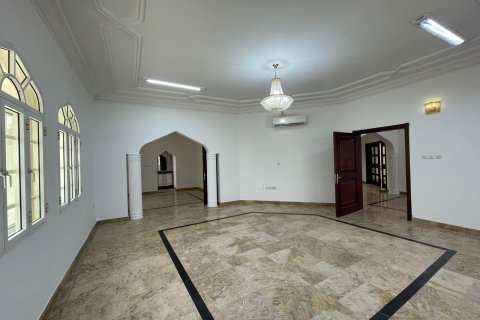 Villa Gemela de 6 dormitorios en Muscat, Oman No. 106899 8