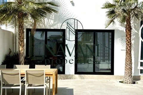 5 bedrooms Properties in Umm Suqeim, UAE No. 44912 3