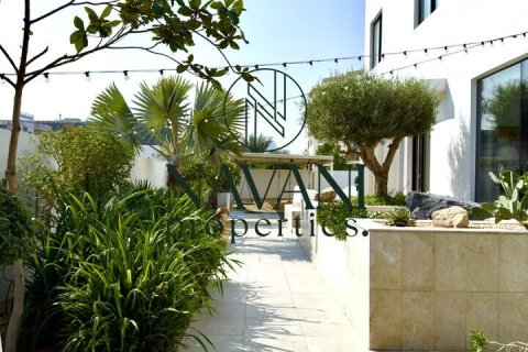 5 bedrooms Properties in Umm Suqeim, UAE No. 44912 14