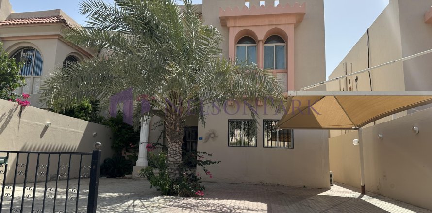 Villa de 5 dormitorios en Doha, Qatar No. 58565