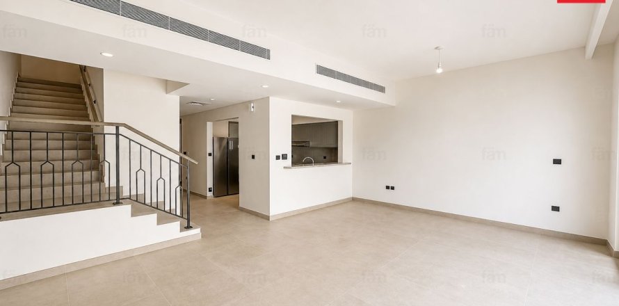 4 bedrooms Townhouse in Dubai, UAE No. 208541