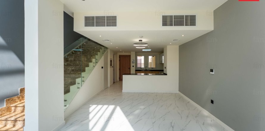2 bedrooms Townhouse in Dubai, UAE No. 208537