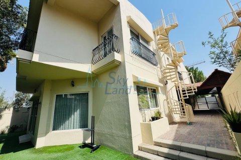 Villa de 4 chambres à Umm Suqeim, UAE No. 139923
