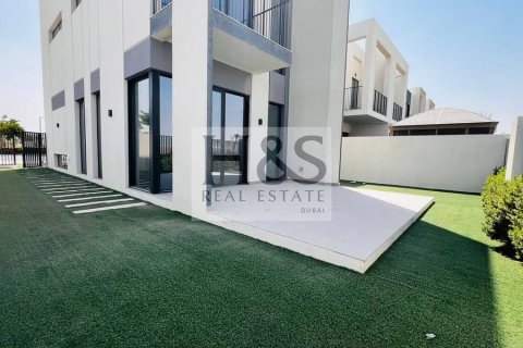 4 bedrooms Townhouse in Dubai, UAE No. 113356