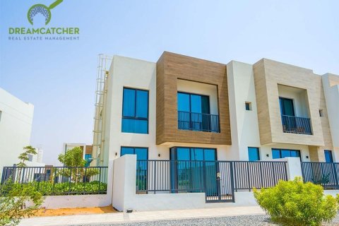 Таунхаус с 3 спальнями в Mina Al Arab, ОАЭ №75618