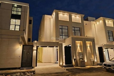 6 bedrooms Villa in Riyadh, Saudi Arabia No. 99495