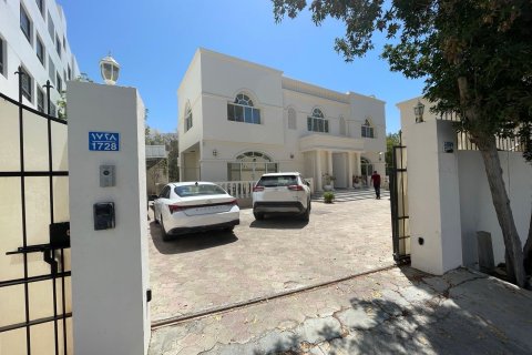 6 bedrooms Villa in Muscat, Oman No. 61429
