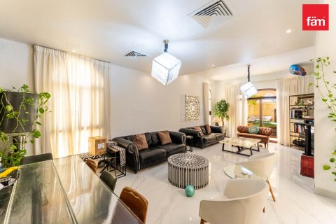 4 bedrooms Villa in Dubai, UAE No. 185218