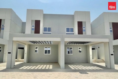 3 bedrooms Villa in Dubai, UAE No. 185219
