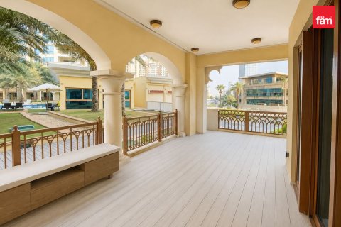 2 bedrooms Apartment in Palm Jumeirah, UAE No. 198572