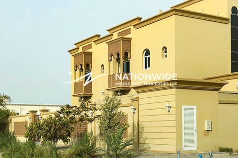 4 bedrooms Villa in Abu Dhabi, UAE No. 118013