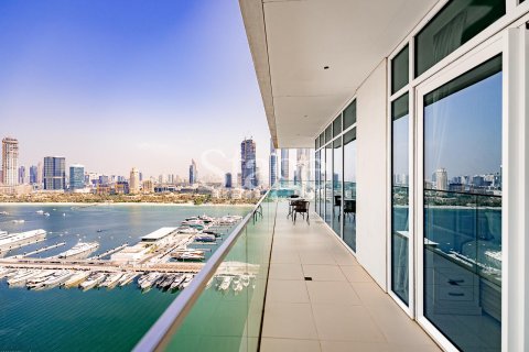 Apartment de 3 dormitorios en EMAAR Beachfront, UAE No. 118016
