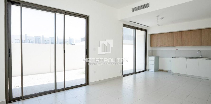 Townhouse de 3 chambres à EMAAR South, UAE No. 130104