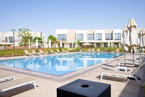 Townhouse de 3 chambres à EMAAR South, UAE No. 130104 13