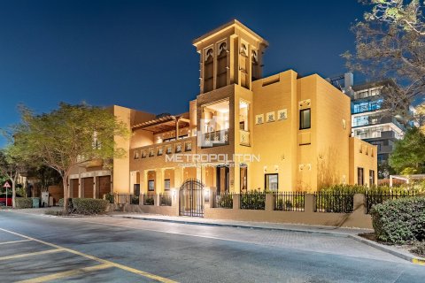 Villa de 6 chambres à North Village, UAE No. 128580