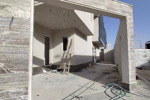 5 bedrooms Villa in Riyadh, Saudi Arabia No. 67521 4