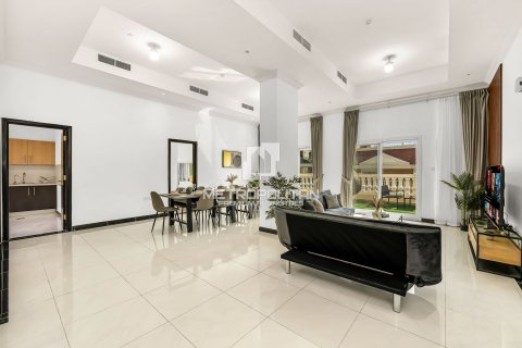 Penthouse de 3 dormitorios en Jumeirah Village Circle, UAE No. 130324