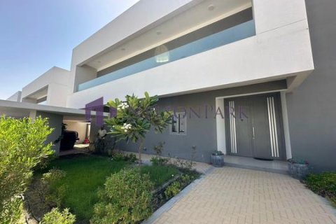 5 bedrooms Villa in Doha, Qatar No. 58440