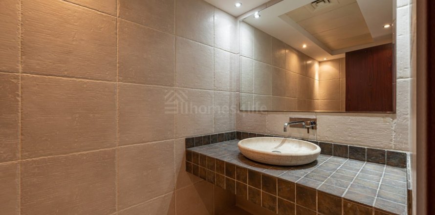 3 bedrooms Apartment in Emirates Crown, UAE No. 164611