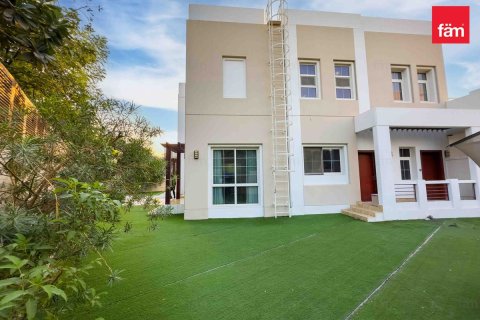 3 bedrooms Villa in Dubai, UAE No. 125971