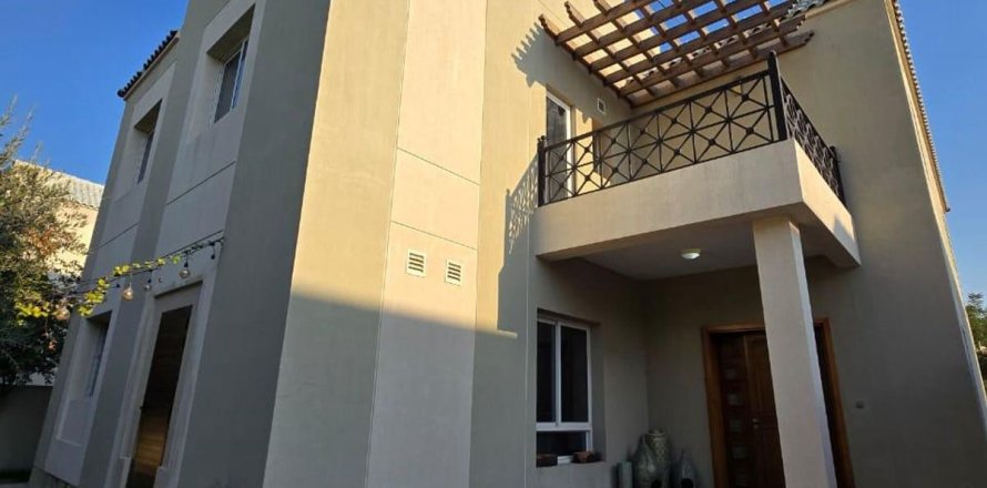 5 bedrooms Villa in Dubai, UAE No. 187421