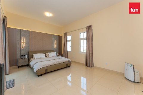 4 bedrooms Villa in Dubai, UAE No. 185204 5