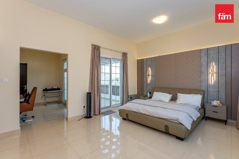 4 bedrooms Villa in Dubai, UAE No. 185204 7
