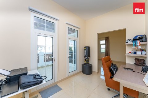 4 bedrooms Villa in Dubai, UAE No. 185204 12