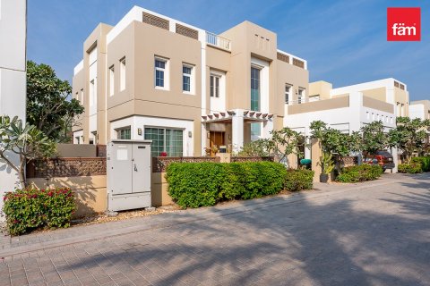 4 bedrooms Villa in Dubai, UAE No. 185204