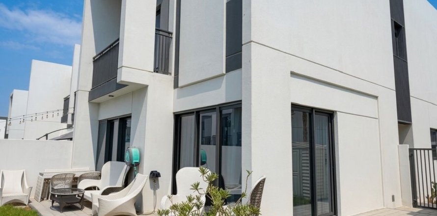 4 bedrooms Villa in Dubai, UAE No. 187553