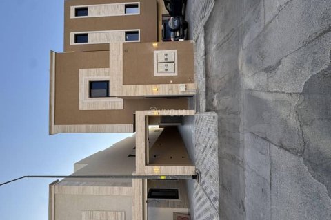 5 bedrooms Apartment in Riyadh, Saudi Arabia No. 67996