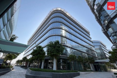 175m² Office in Umm Ramool, UAE No. 205414