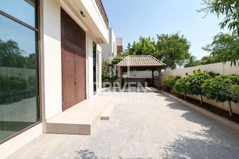 Вилла с 5 спальнями в Nad Al Sheba 1, ОАЭ №199876 17