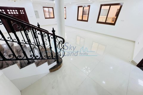 5 bedrooms Villa in Al Barsha, UAE No. 116641