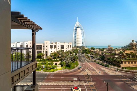 Apartment de 3 dormitorios en Umm Suqeim, UAE No. 183311