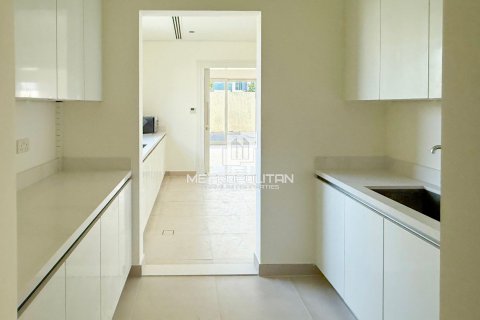 Вилла с 5 спальнями в District One, ОАЭ №128571 8
