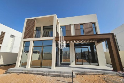4 bedrooms Villa in Abu Dhabi, UAE No. 55663