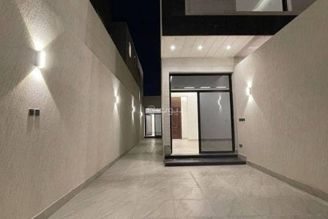 Квартира с 3 спальнями в Эр-Рияд, Саудовская Аравия №62557 3