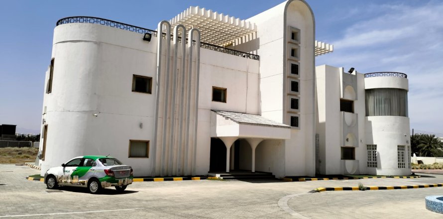 Commercial property de 20 chambres à Muscat, Oman No. 54578