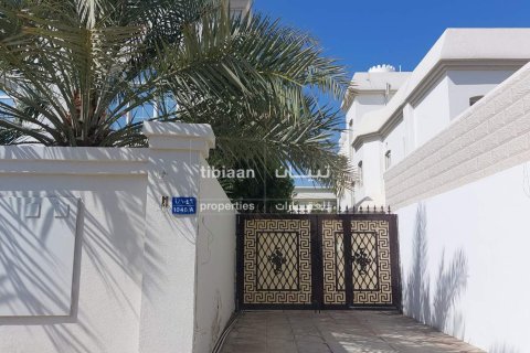 4 bedrooms Villa in Muscat, Oman No. 53710