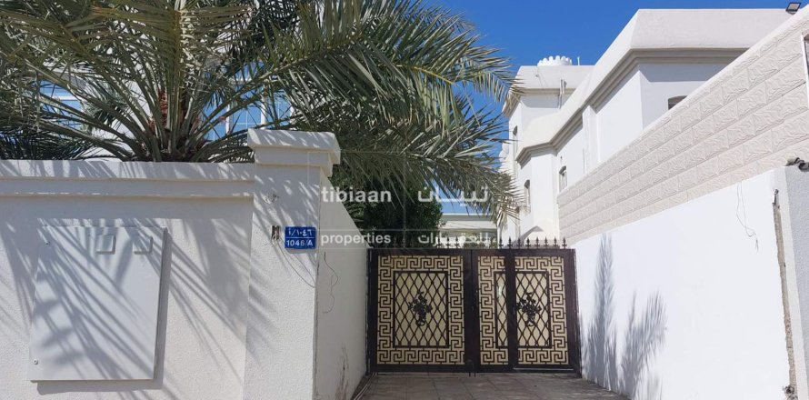 4 bedrooms Villa in Muscat, Oman No. 53710