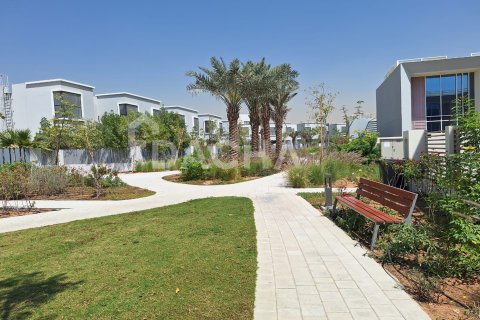Townhouse de 3 dormitorios en Dubai Land, UAE No. 198477 3