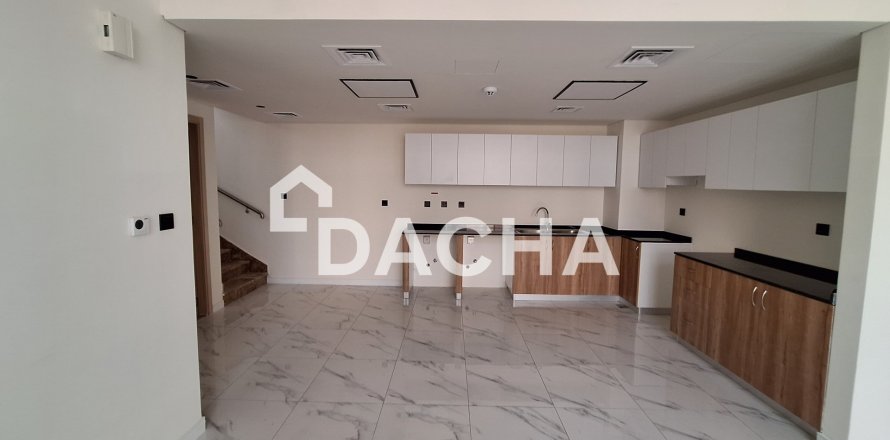 Townhouse de 3 dormitorios en Dubai Land, UAE No. 198477