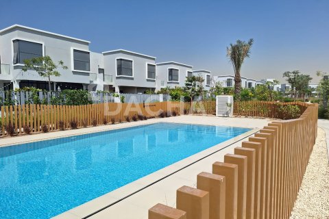 Townhouse de 3 dormitorios en Dubai Land, UAE No. 198477 4