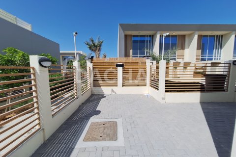 Townhouse de 3 dormitorios en Dubai Land, UAE No. 198477 5