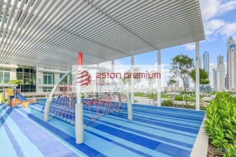 Квартира с 2 спальнями в EMAAR Beachfront, ОАЭ №198965 3