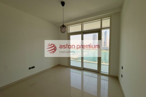 Квартира с 2 спальнями в EMAAR Beachfront, ОАЭ №198965 15
