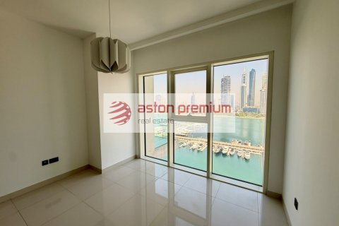 Квартира с 2 спальнями в EMAAR Beachfront, ОАЭ №198965 16