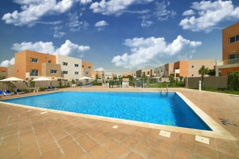 2 bedrooms Villa in Abu Dhabi, UAE No. 172368